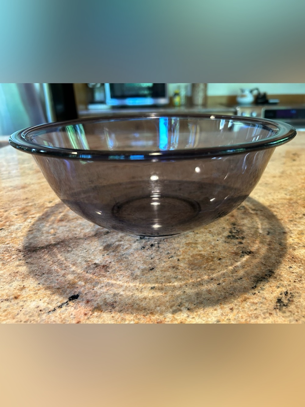 Pyrex Violet Purple #325 2.5 liter Glass Mixing Bowl w/Rim 9.75”Wx 5”D No chips